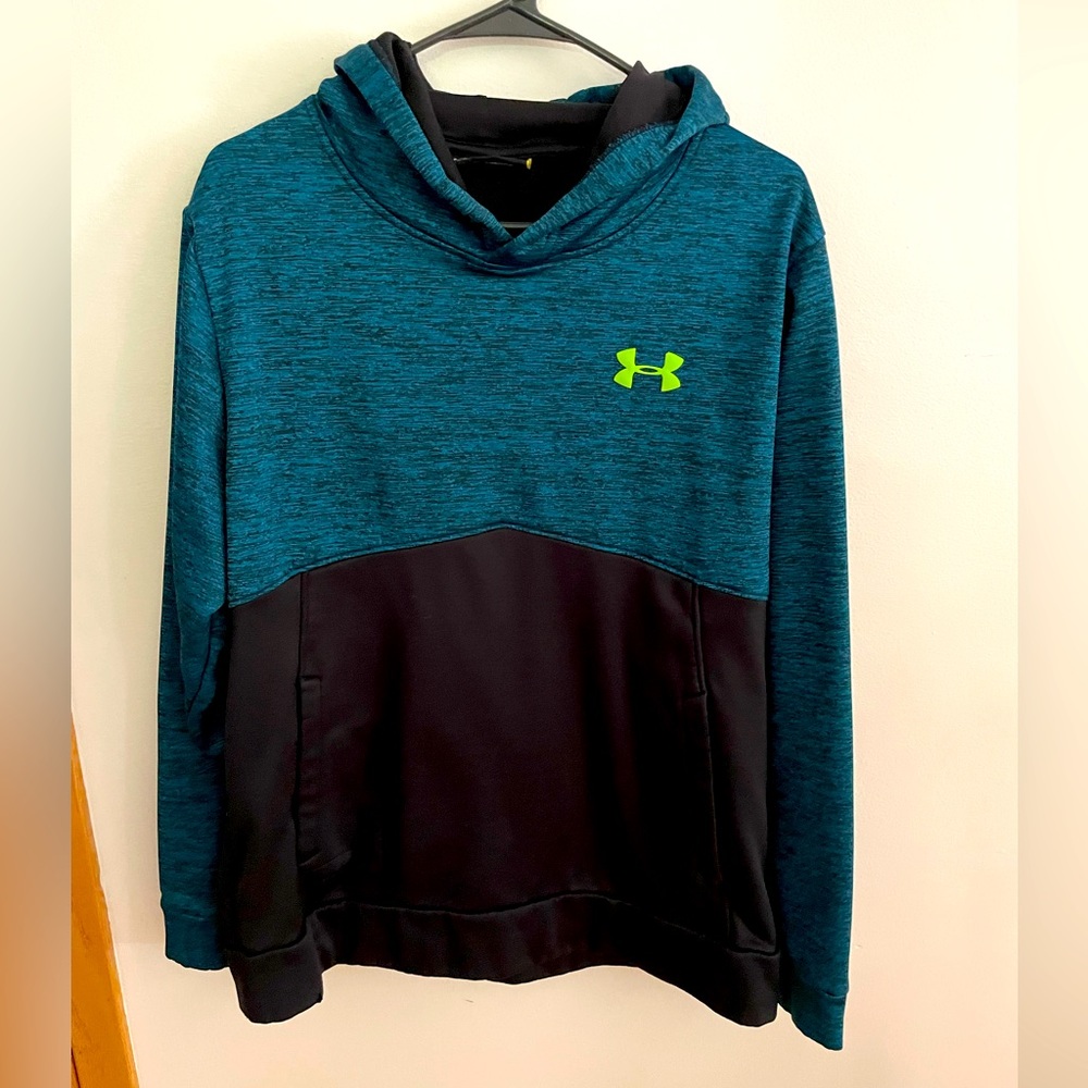 Men’s UA sweatshirt. Size L